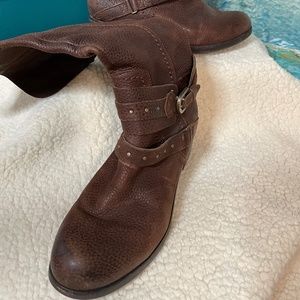 Ugg  Leather~Dark Chocolate Boots~ Size 7.5